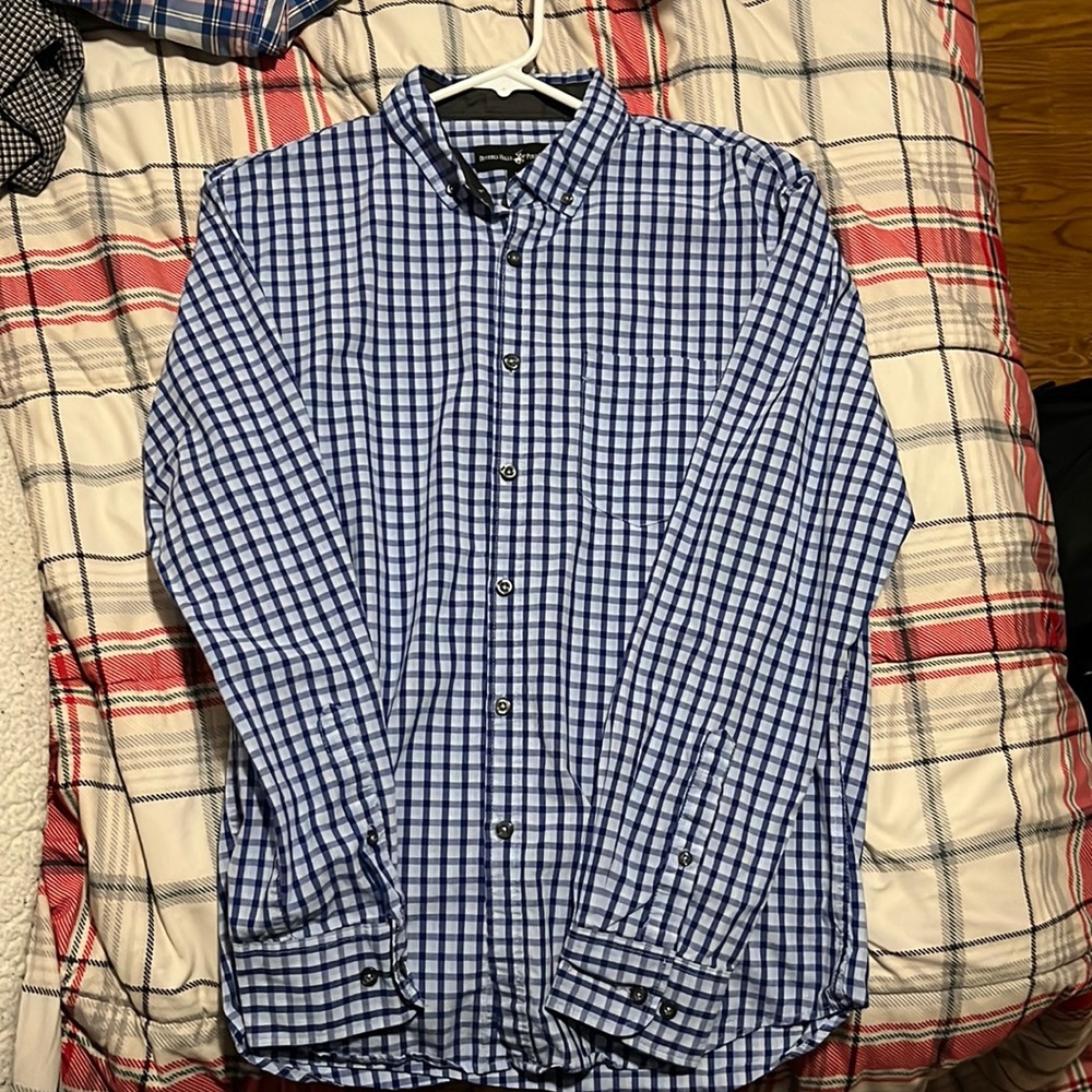 Medium Beverly Hills Polo Club Button Down Dress Shirt